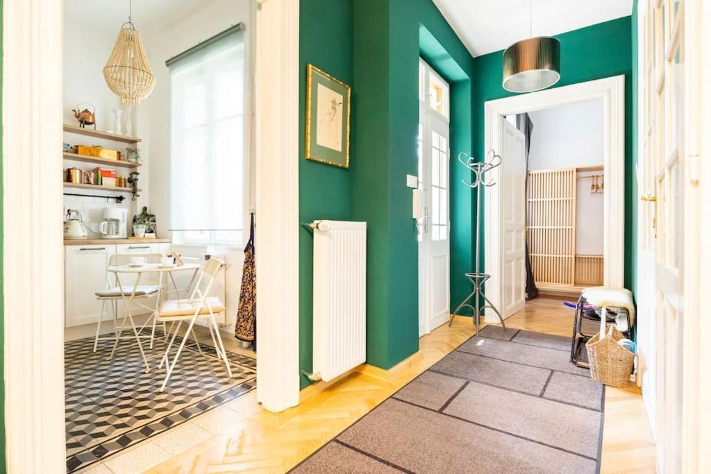 Relaxing 3bdr A/c Apartment Budapest